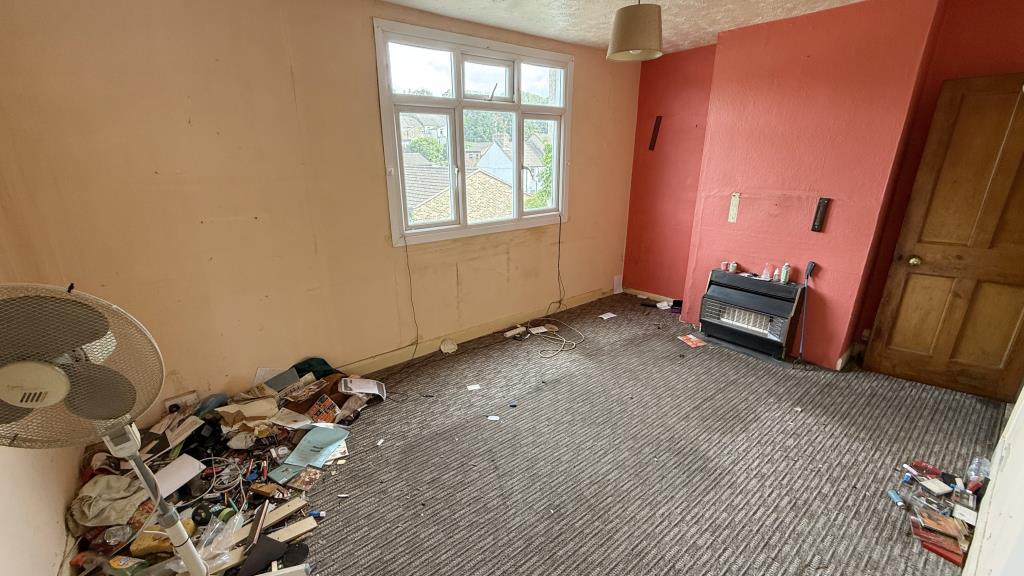 Lot: 172 - TERRACE HOUSE FOR REFURBISHMENT - Dining Room